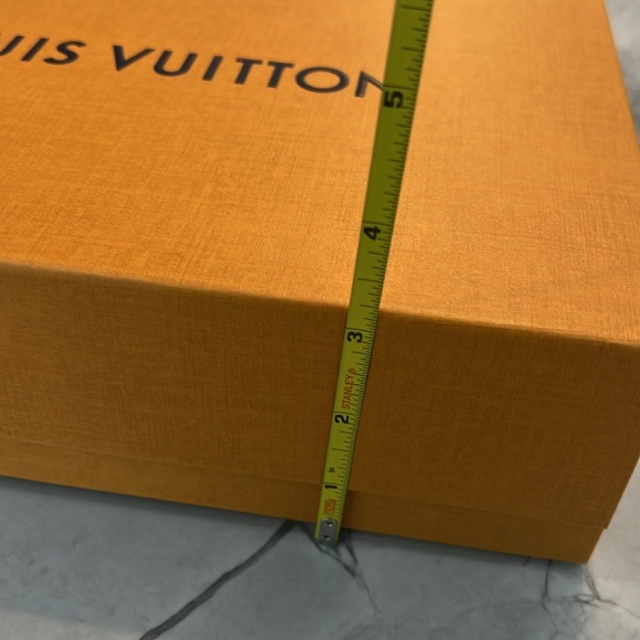 Louis Vuitton Medium Storage Box w  Magnetic Closure and ribbon - Picture 5 of 8